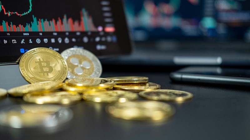 Een dga sluit een overeenkomst voor de aankoop van cryptotokens. De bv maakt het aankoopbedrag van €